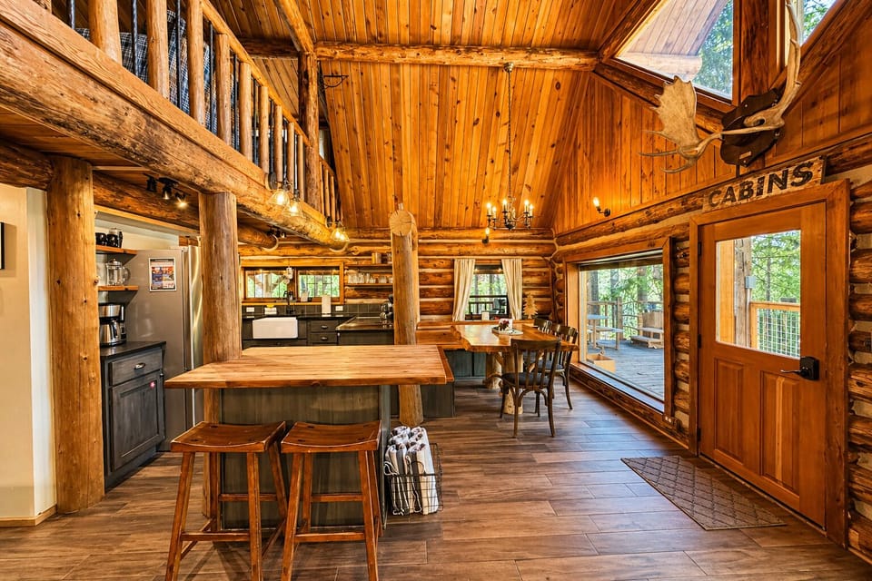 Cabin, 4 Bedrooms | Private kitchen | Coffee/tea maker, fridge, oven, toaster
