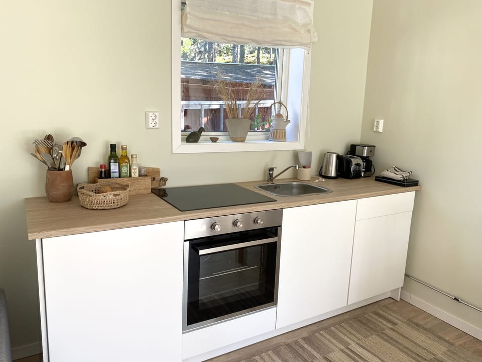 Full kitchen