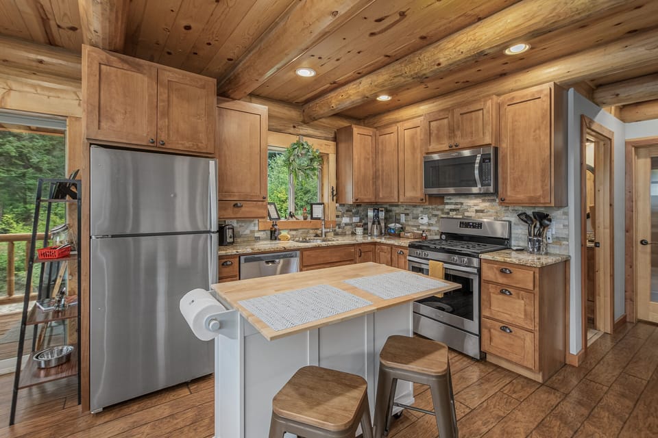 Cottage, 4 Bedrooms | Private kitchen | Fridge, oven, coffee/tea maker, toaster