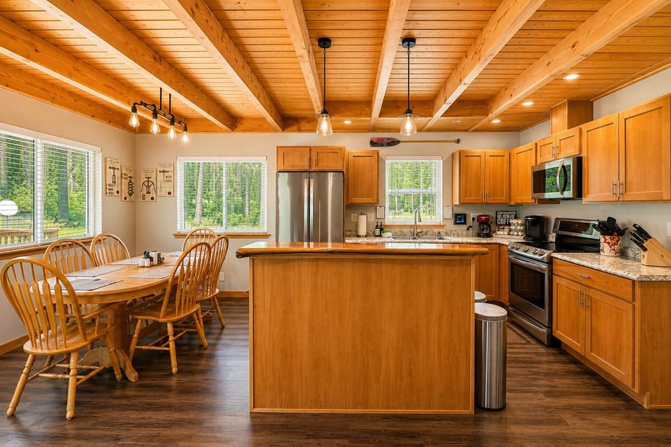 Cabin, 3 Bedrooms | Private kitchen | Coffee/tea maker, fridge, oven, toaster