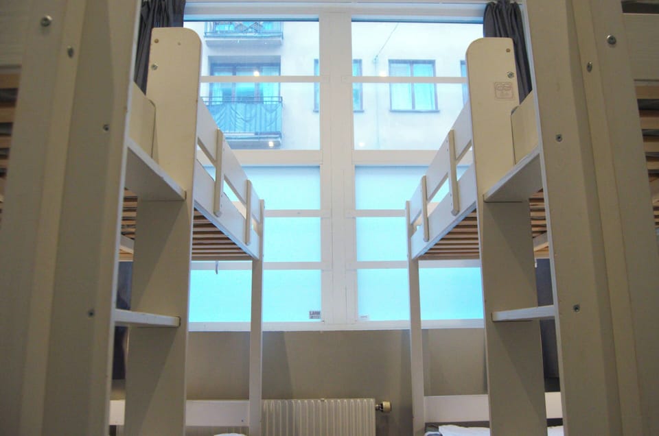 Familyroom (no window) | Iron/ironing board, free WiFi, bed sheets