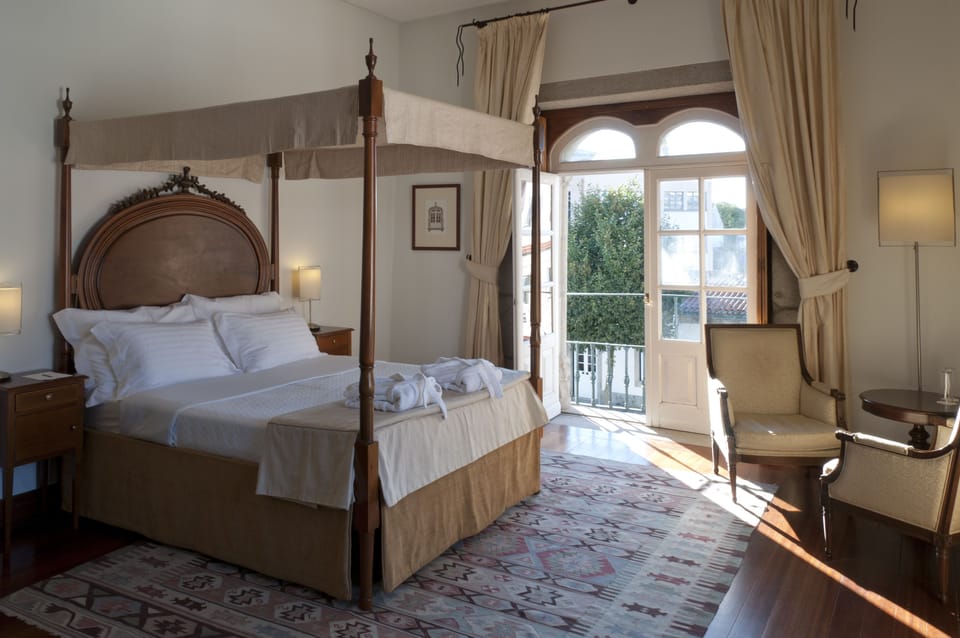 Deluxe Double Room | Minibar, in-room safe, individually decorated, individually furnished