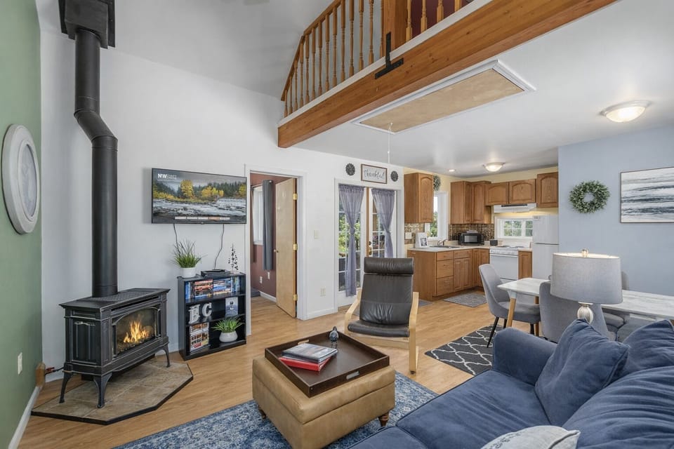 Cabin, 2 Bedrooms | Living area | Streaming services