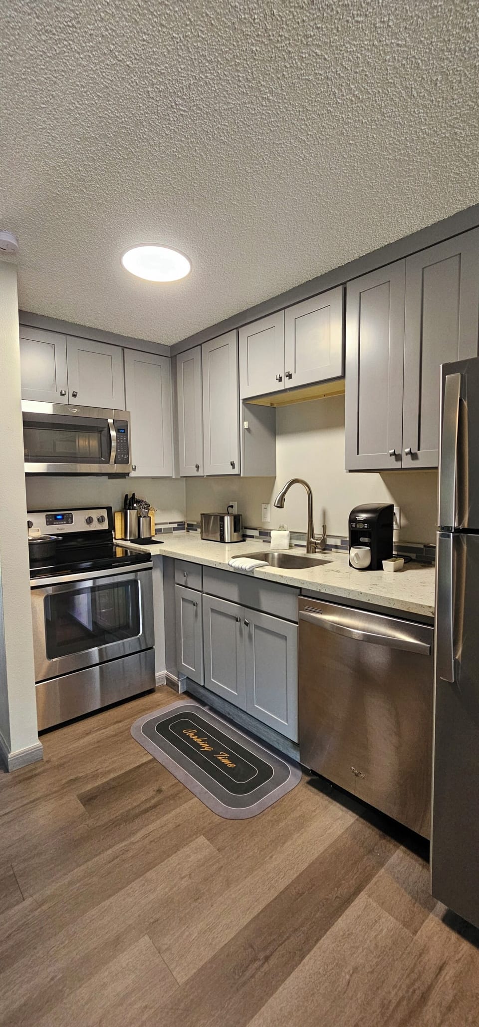 Deluxe Room, 1 King Bed, Non Smoking, River View | Premium bedding, pillowtop beds, individually decorated