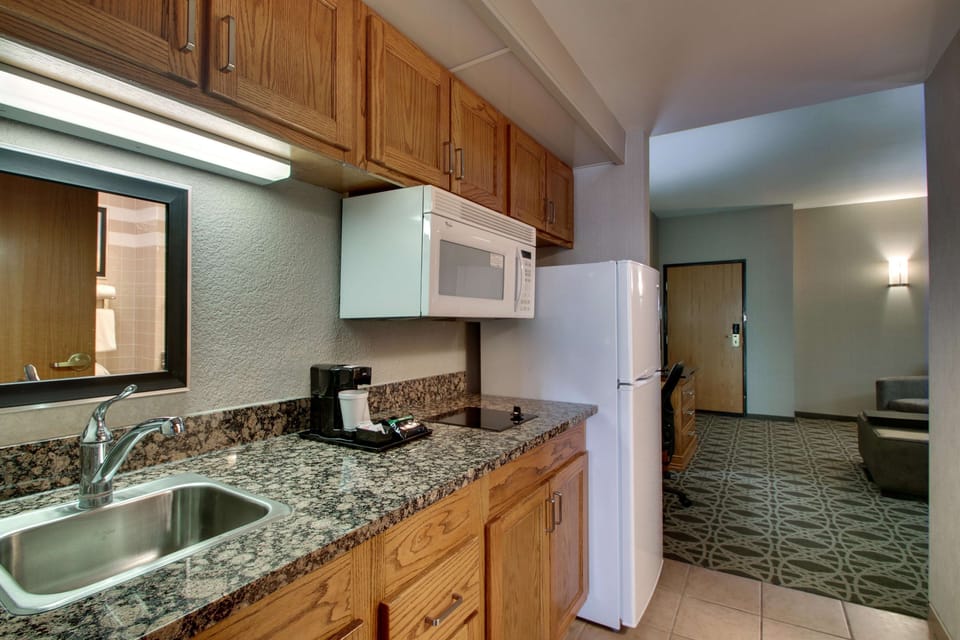 Fridge, microwave, coffee/tea maker
