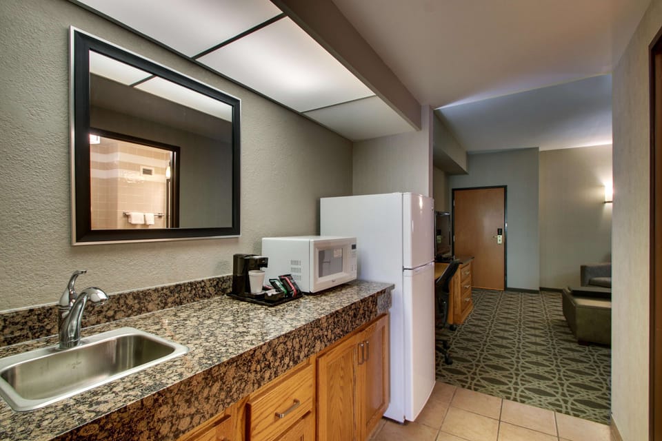 Fridge, microwave, coffee/tea maker