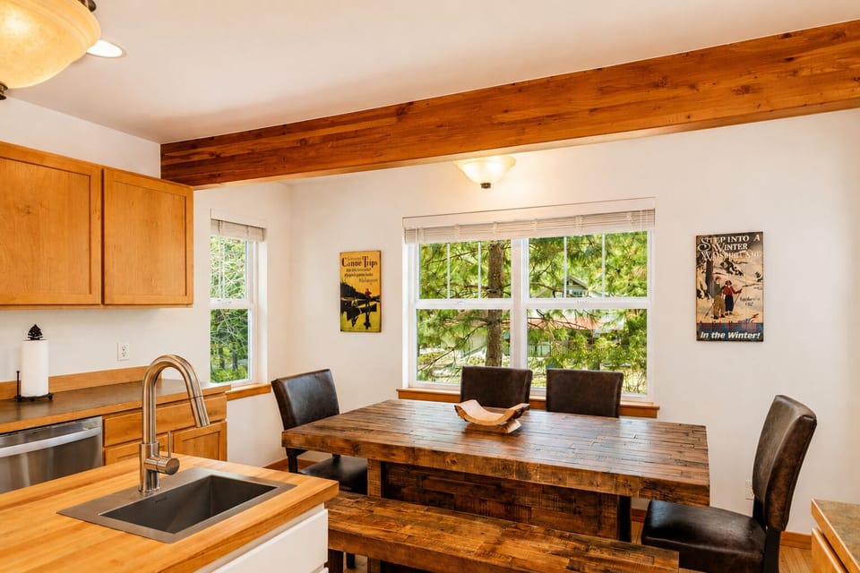 Cabin, 3 Bedrooms | Dining
