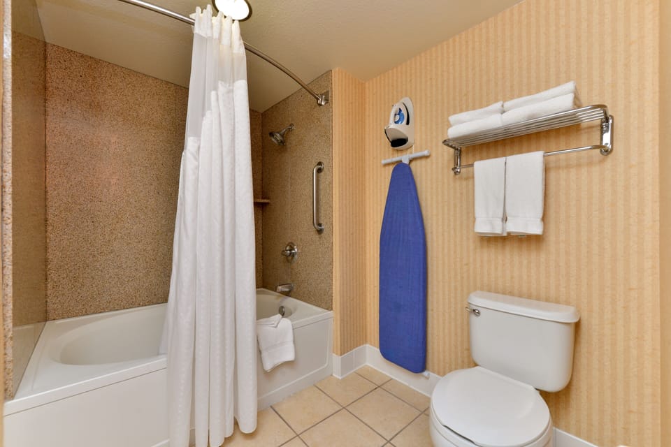 Suite, 1 Bedroom | Bathroom | Combined shower/tub, free toiletries, hair dryer, towels