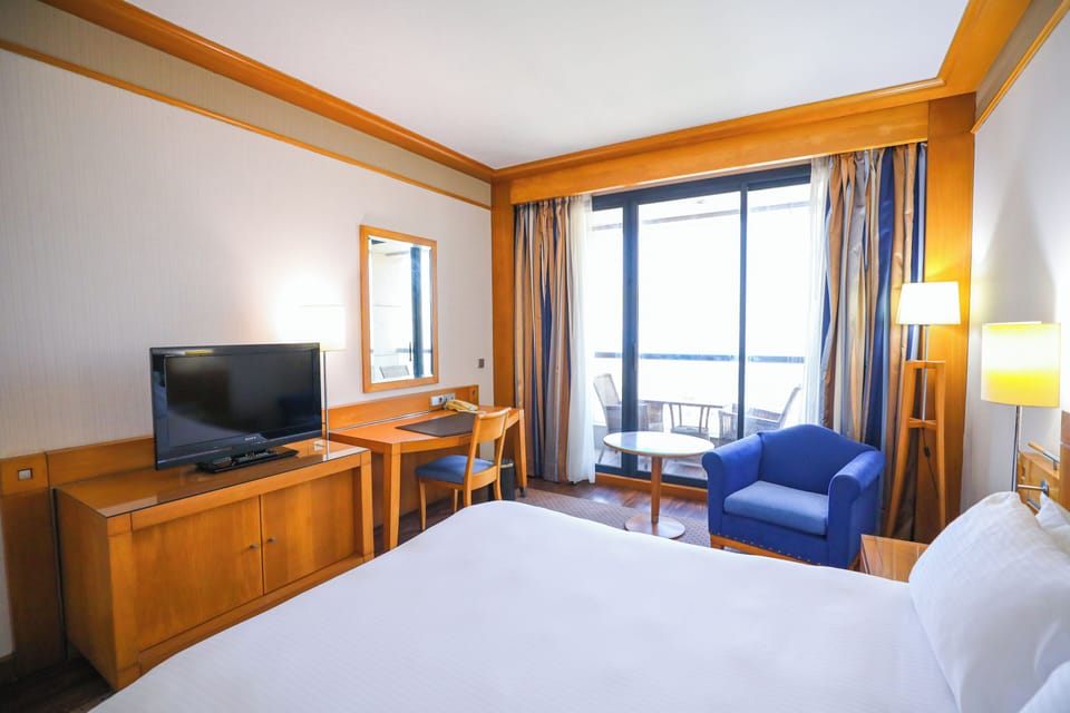 Minibar, in-room safe, desk, soundproofing