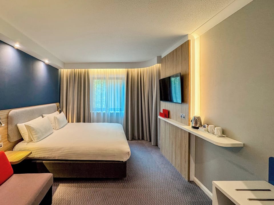 Standard Room, 1 Double Bed with Sofa bed | In-room safe, desk, free WiFi, bed sheets