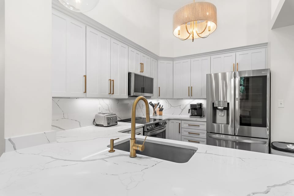 303 Ruskin - Seaside - Second Floor - Living, Dining, and Kitchen Area
