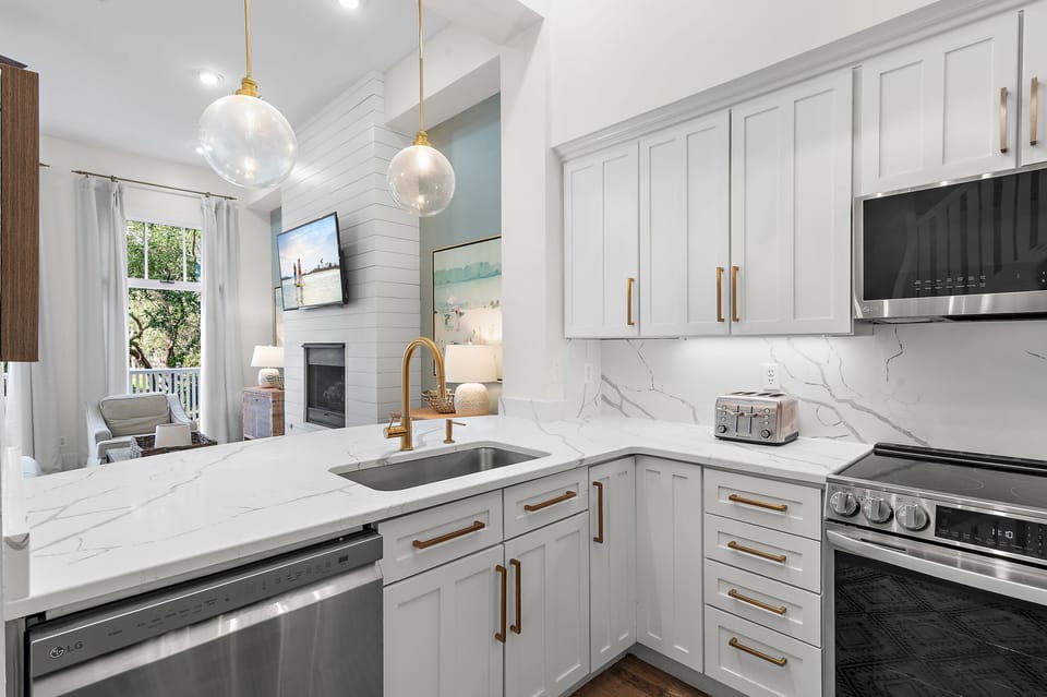 303 Ruskin - Seaside - Second Floor - Living, Dining, and Kitchen Area