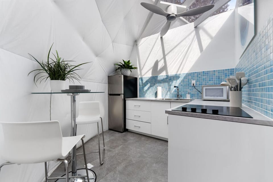 Full kitchen