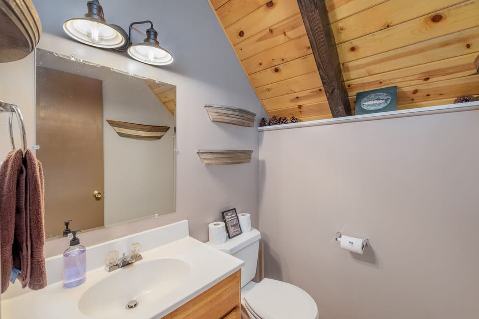 Otter Chalet On Fish Lake 4 Bedroom Home by NW Comfy Cabins by RedAwning Cabin in Washington