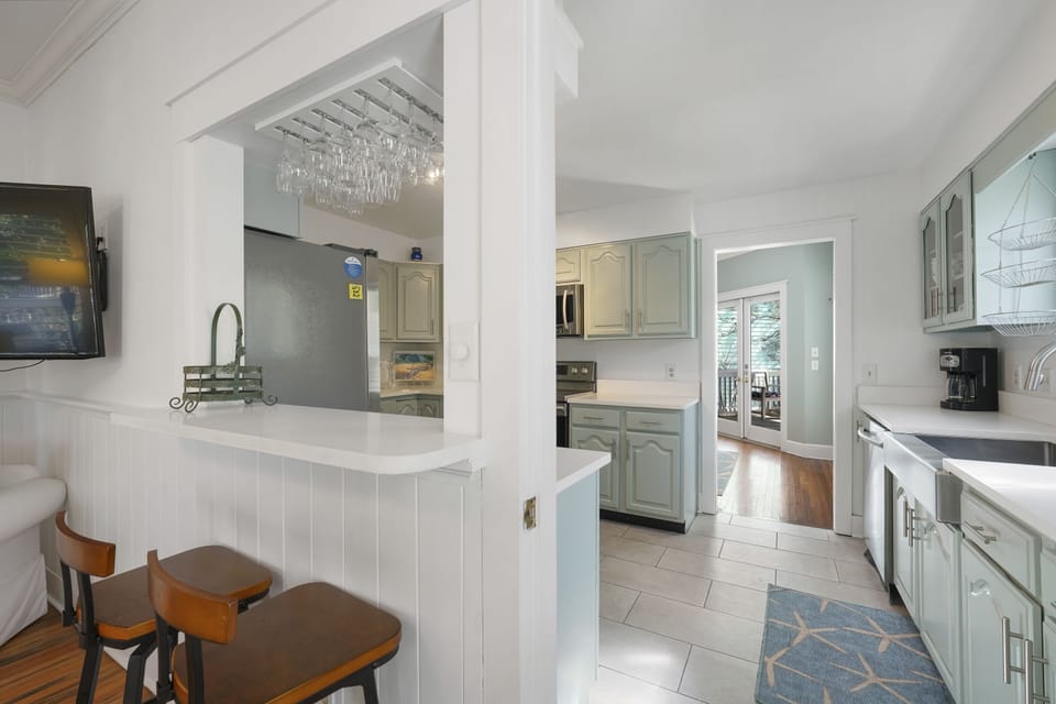 FULLY EQUIPPED KITCHEN WITH BREAKFAST BAR SEATING FOR 2