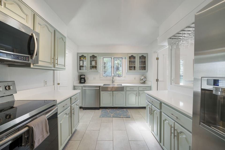 KITCHEN ALTERNATE VIEW