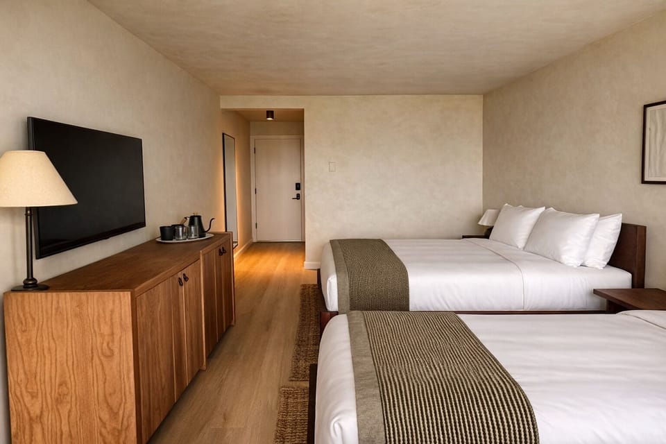 Signature River View Double Queen | Free WiFi, bed sheets