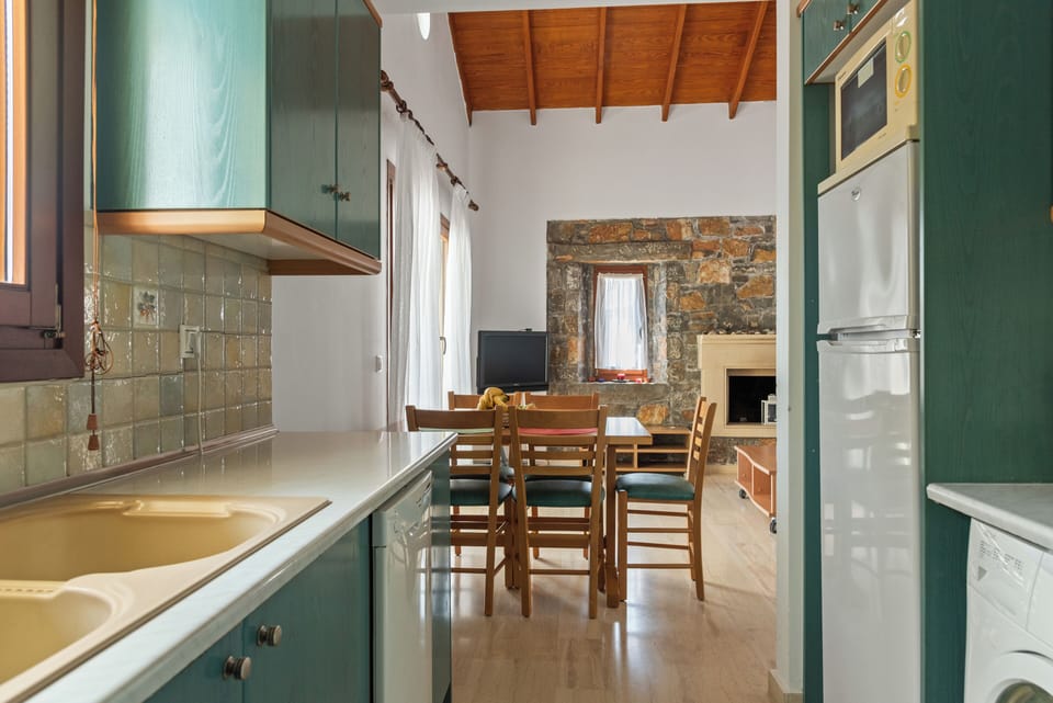 Kitchen and dining table
