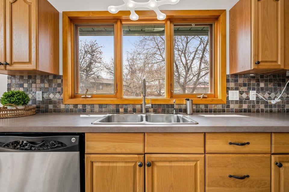 Full kitchen with a drip coffee maker, blender, ground coffee, tea, sugar and basic condiments (ketchup, mustard, relish.)