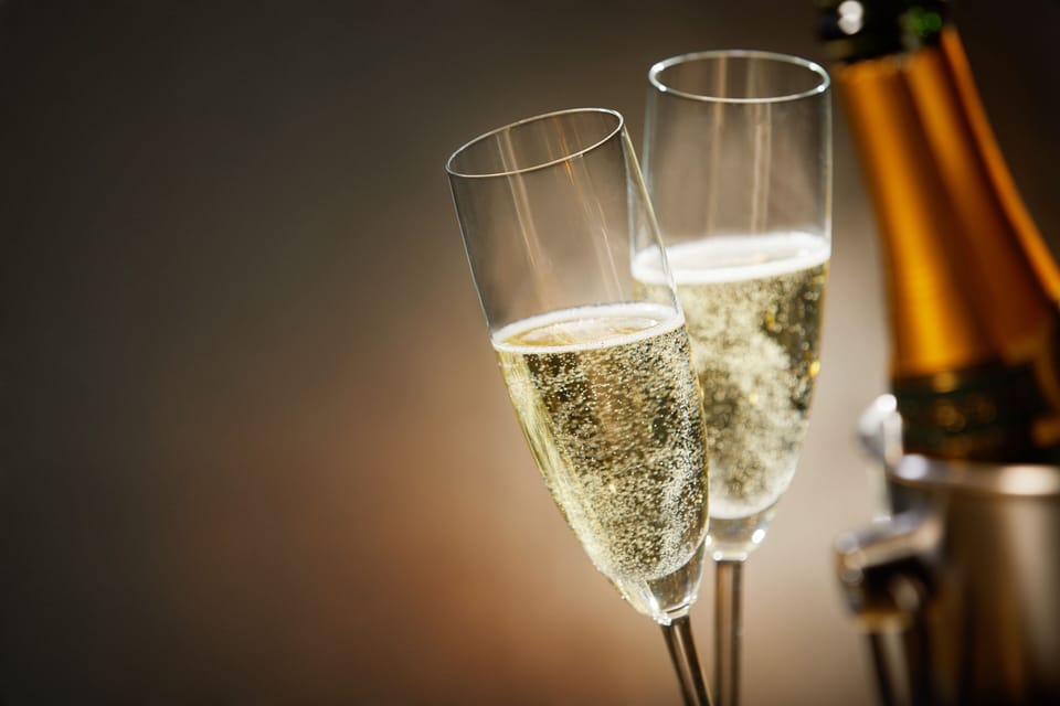 Romantic Package with chocolate, fruits and cava - Deluxe Room | Minibar, in-room safe, desk, soundproofing