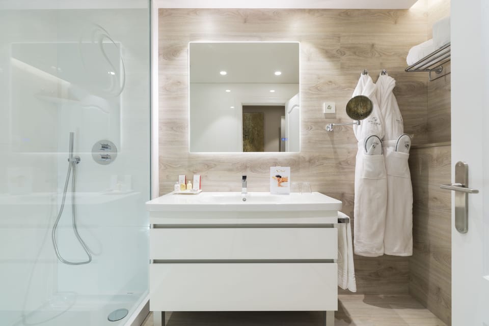 Free toiletries, hair dryer, bathrobes, towels