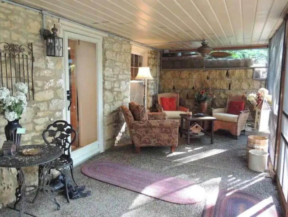 Three seasons room
