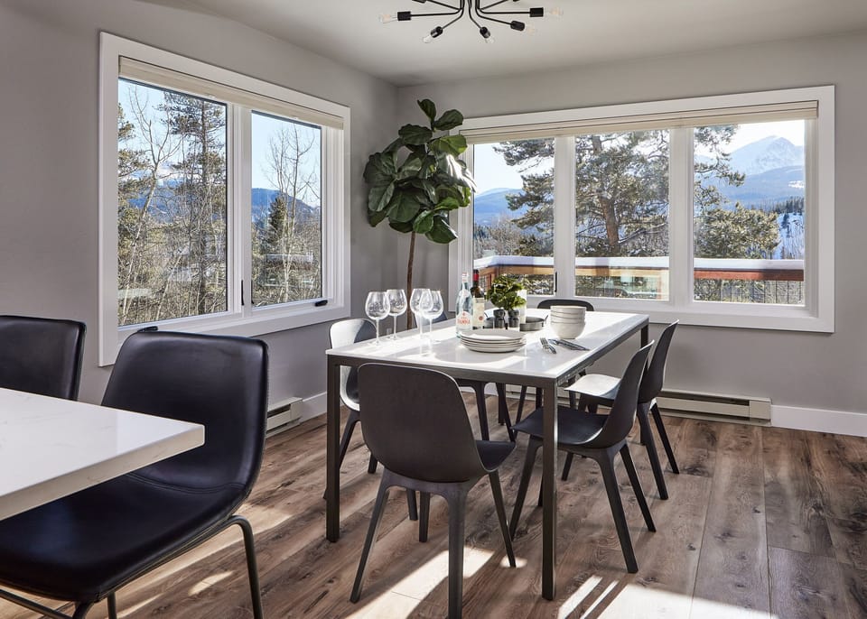 Meal with a view at the dining room table