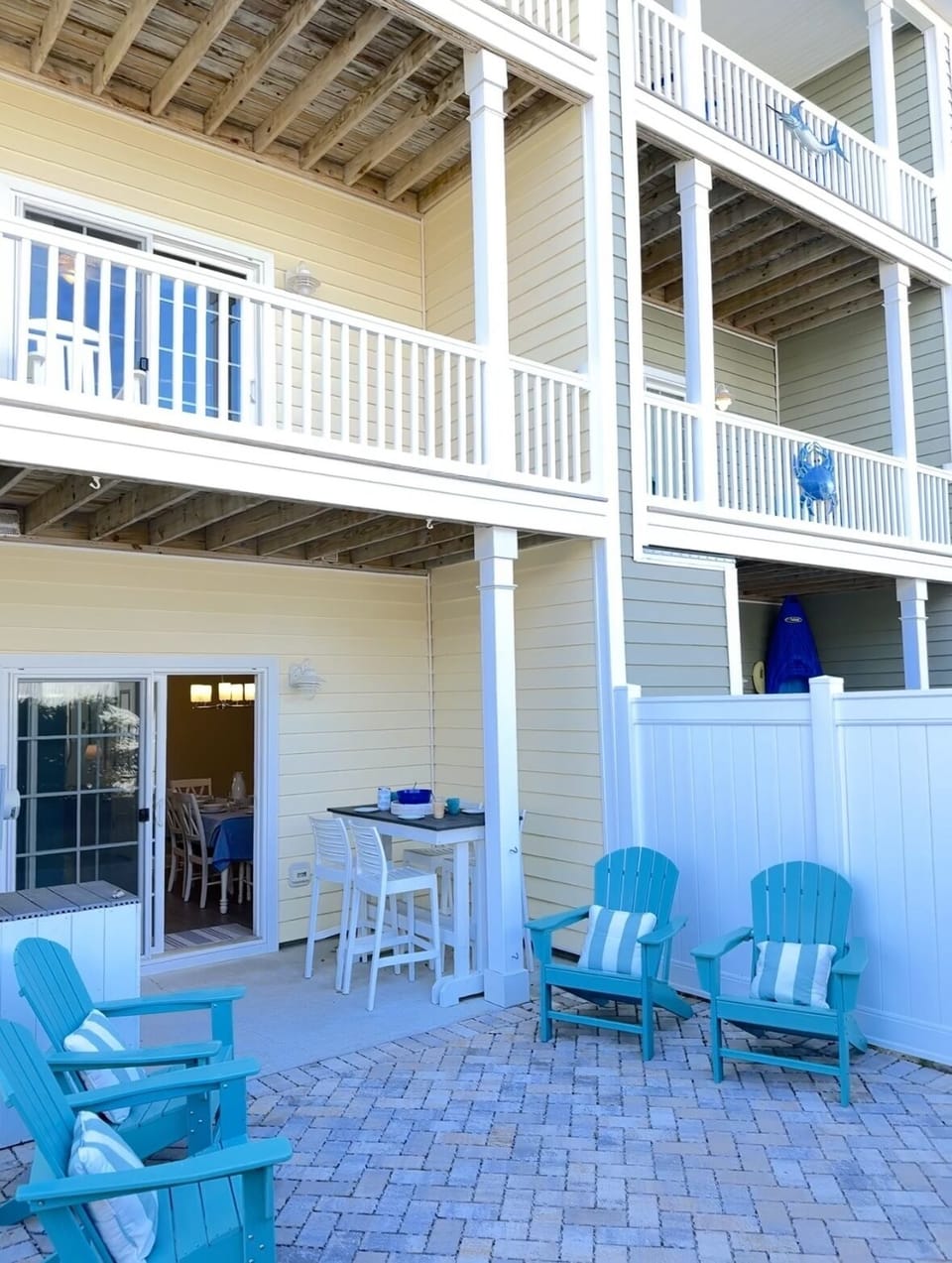3 covered outdoor areas!!!