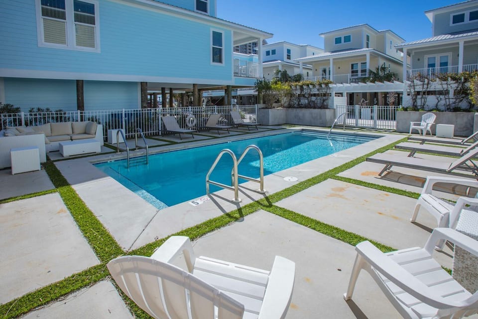 Community outdoor pool