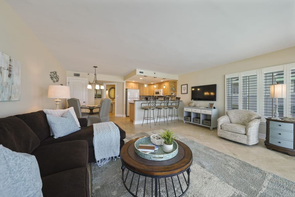 Perfect for families and groups, this Gulf-front condo combines comfort, convenience, and prime beachfront location.