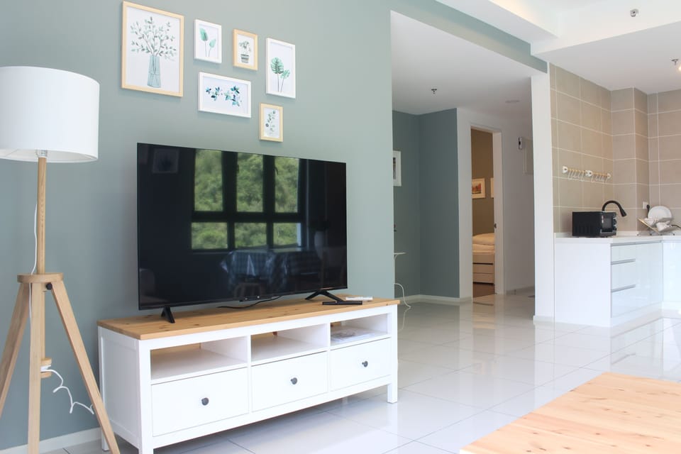 Luxury Apartment, 3 Bedrooms, Mountain View | Living area | 55-inch Smart TV with satellite channels, TV