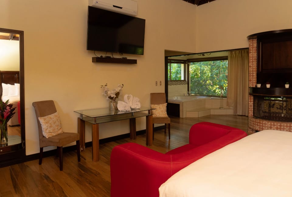 Master Suite | Premium bedding, minibar, in-room safe, blackout drapes