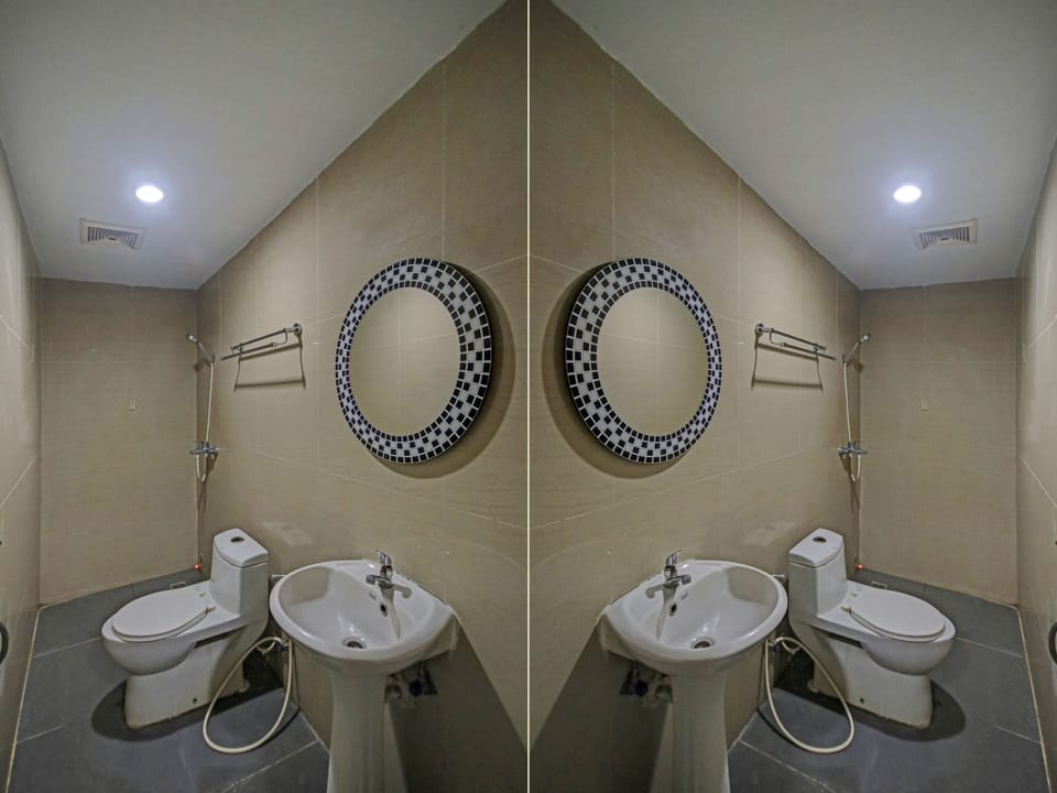 Standard Single Room | Bathroom | Shower, towels