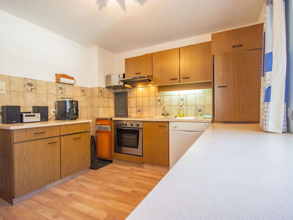 Cabinetry, Countertop, Property, Furniture, Kitchen Appliance, Building, Home Appliance, Kitchen Stove, Kitchen, Wood