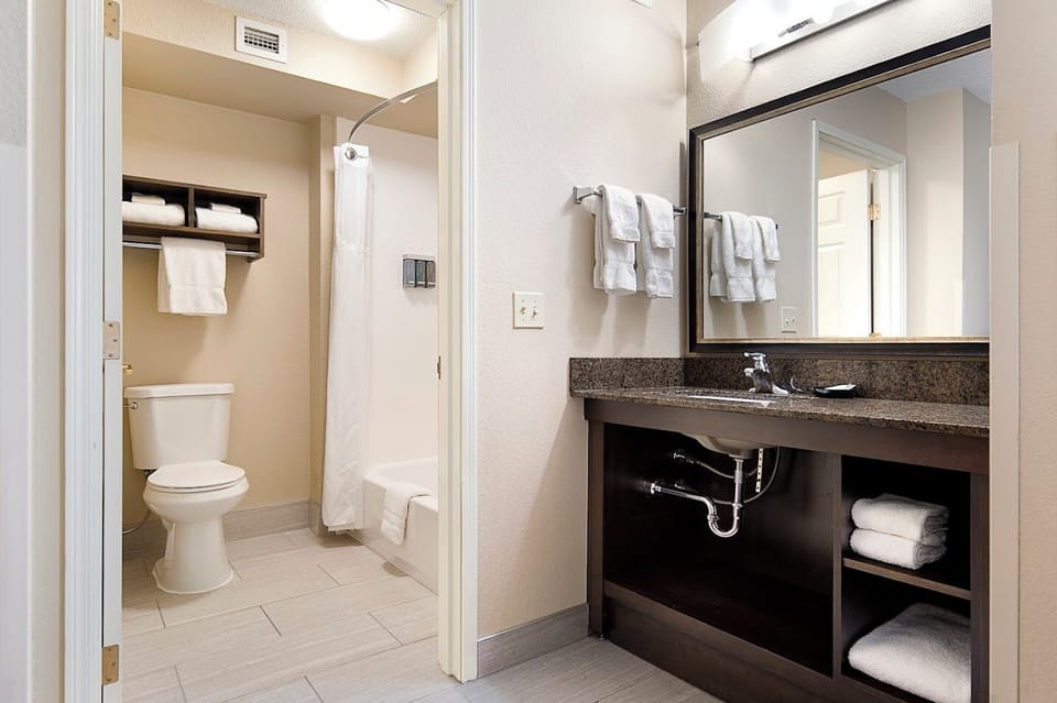 Family Suite | Bathroom | Hair dryer, towels