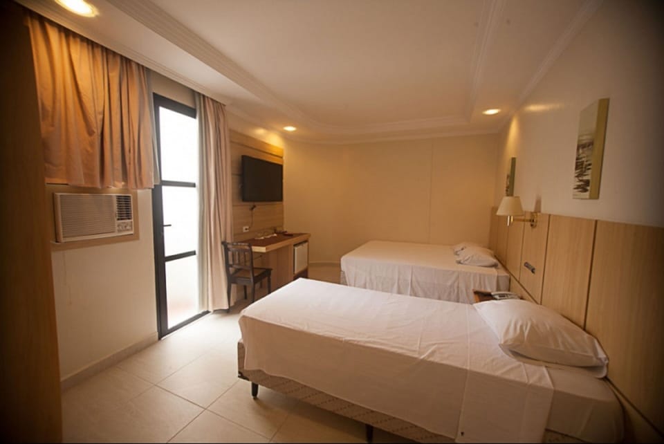 Deluxe Twin Room | Minibar, desk, blackout drapes, free WiFi
