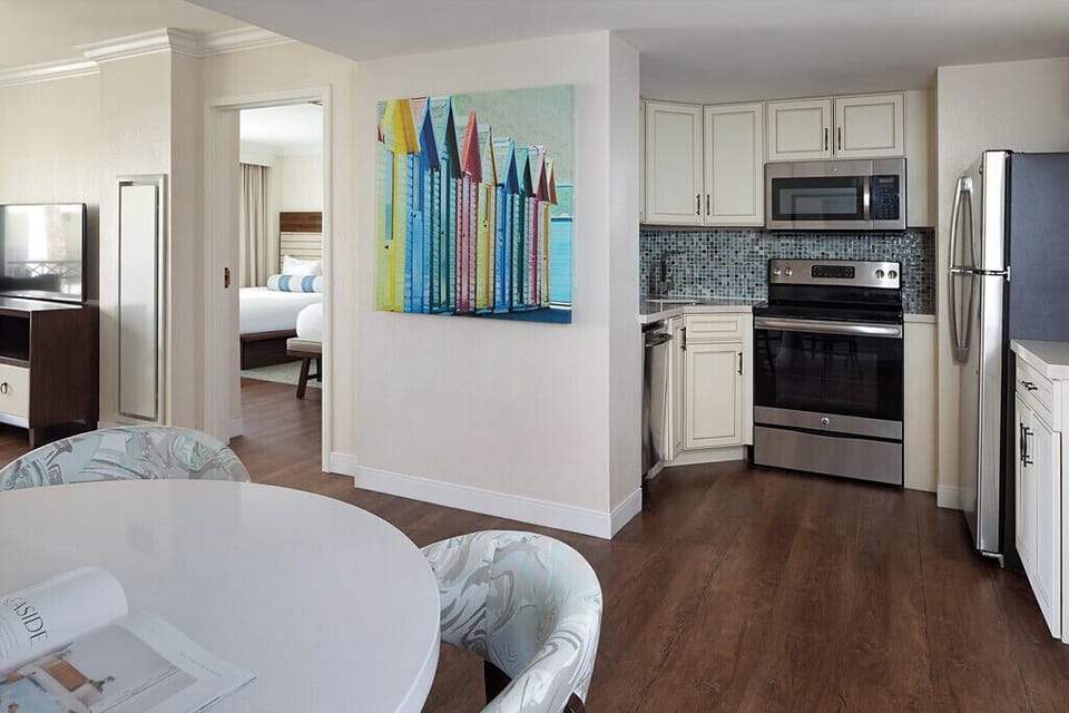 Fridge, microwave, dishwasher, coffee/tea maker