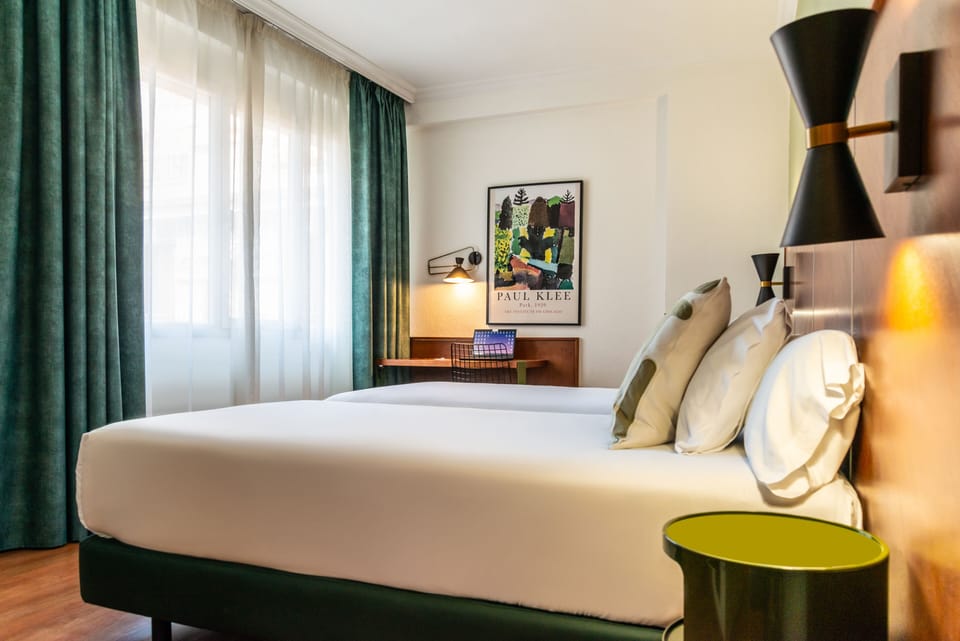 Standard Twin Room | In-room safe, desk, iron/ironing board, free WiFi