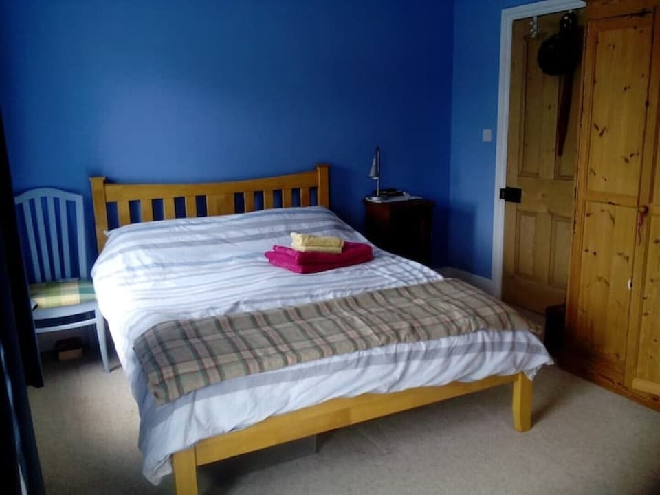 Master bedroom, king sized bed