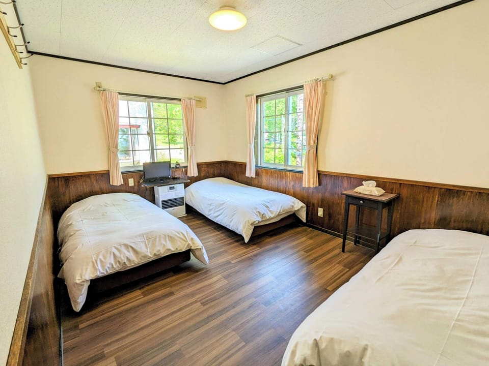 Triple Room with Shared Bathroom | Down comforters, free WiFi, bed sheets