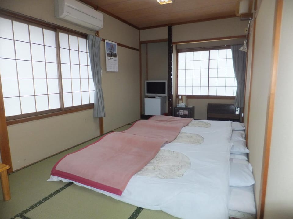 Blackout drapes, free WiFi, bed sheets