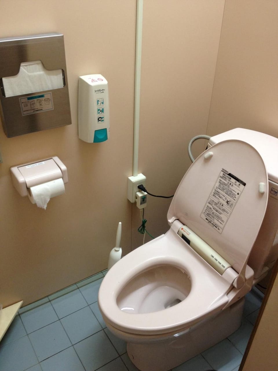 Combined shower/tub, spring water tub, hair dryer, slippers