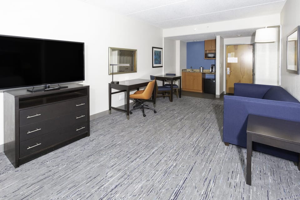 Suite, 1 Queen Bed with Sofa bed | Pillowtop beds, in-room safe, desk, blackout drapes