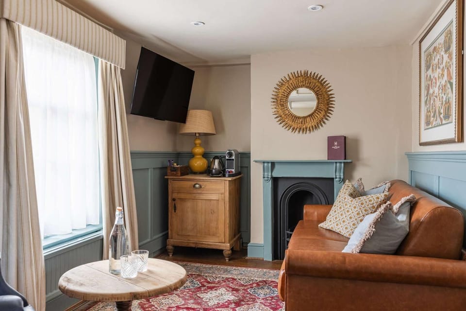 Studio Suite | Desk, free WiFi, bed sheets