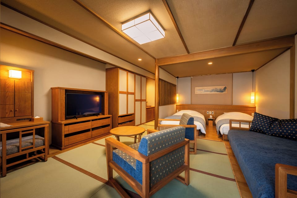 Minibar, in-room safe, WiFi (free), bed sheets