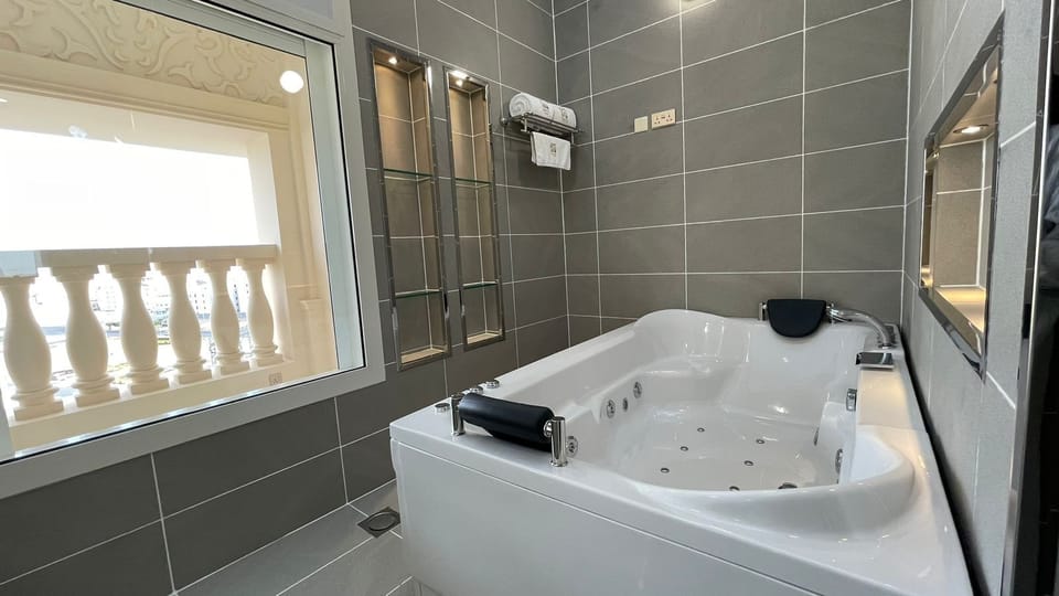 Presidential Suite | Egyptian cotton sheets, premium bedding, pillowtop beds, minibar