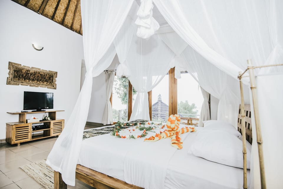 Suite | Minibar, in-room safe, free cribs/infant beds, rollaway beds