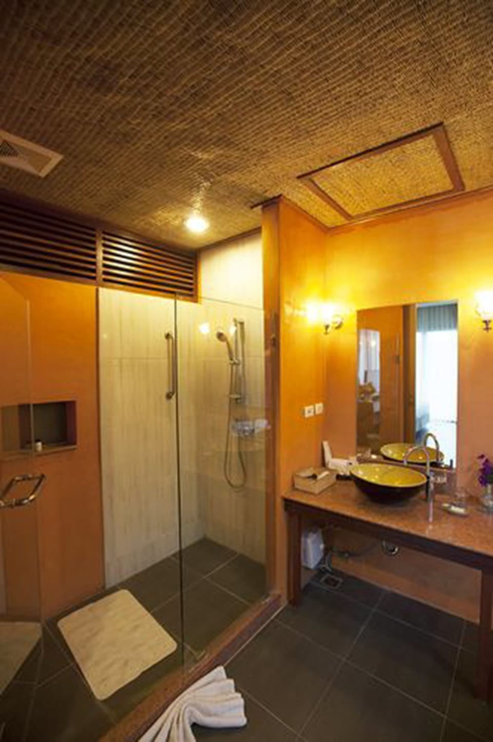 Shower, free toiletries, hair dryer, bathrobes