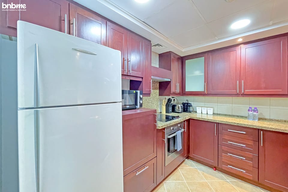 Apartment | Private kitchen | Fridge, microwave, oven, stovetop