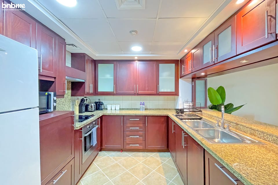 Apartment | Private kitchen | Fridge, microwave, oven, stovetop
